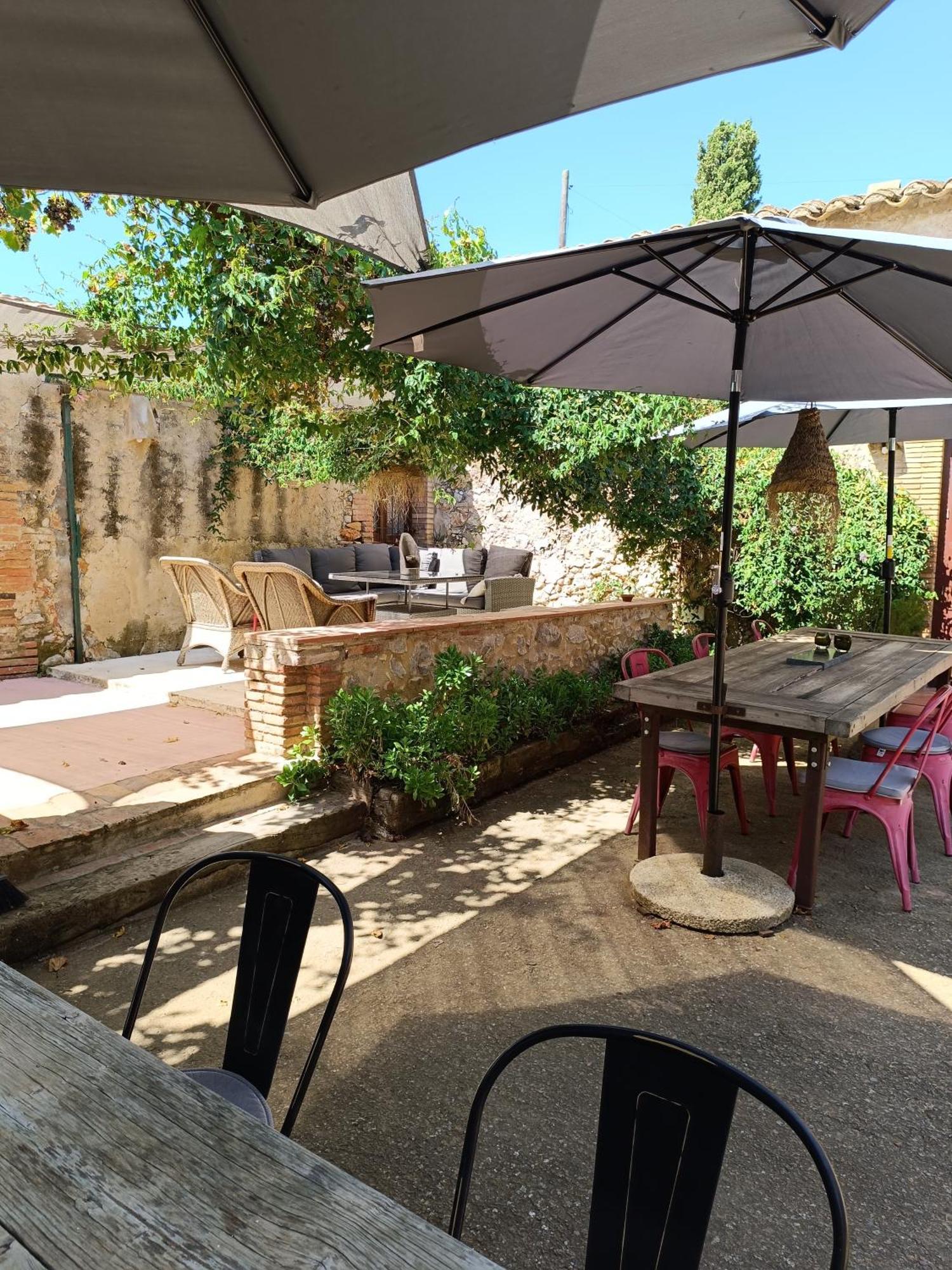 Mas Del Llop Blanc - Dog Friendly Hostal Rural - B&B Sobrestany Exterior photo