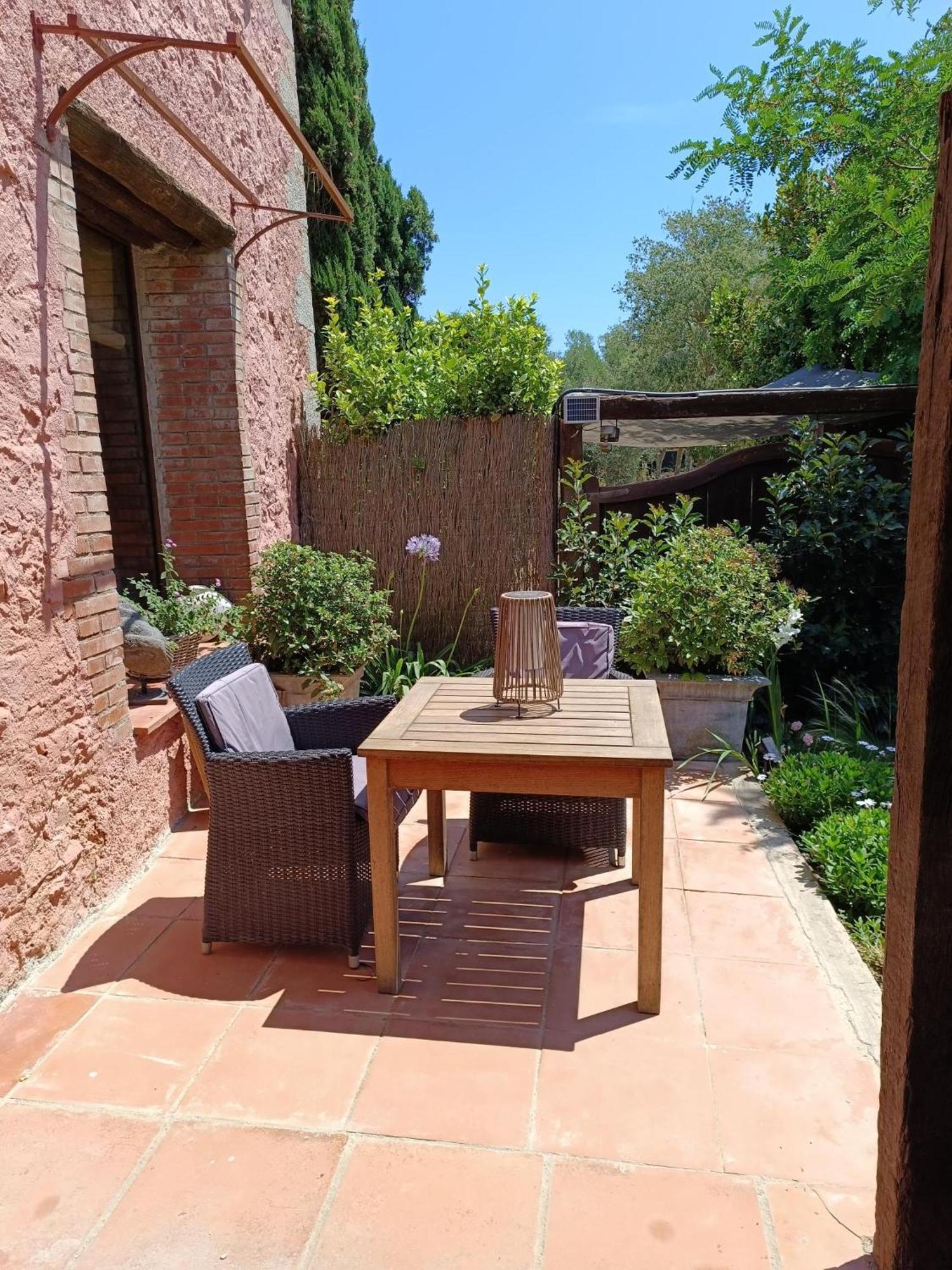 Mas Del Llop Blanc - Dog Friendly Hostal Rural - B&B Sobrestany Exterior photo